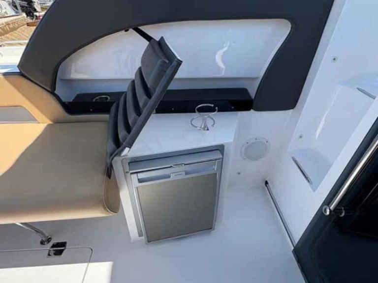 Louer Bateau à moteur avec ou sans skipper Öchsner-boote à Jezera