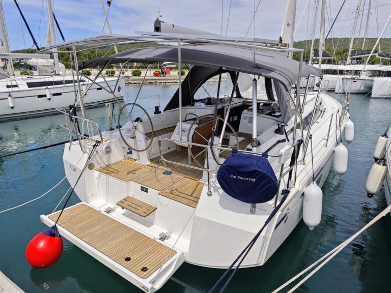 Louez un Bavaria Bavaria C42 à Sukošan