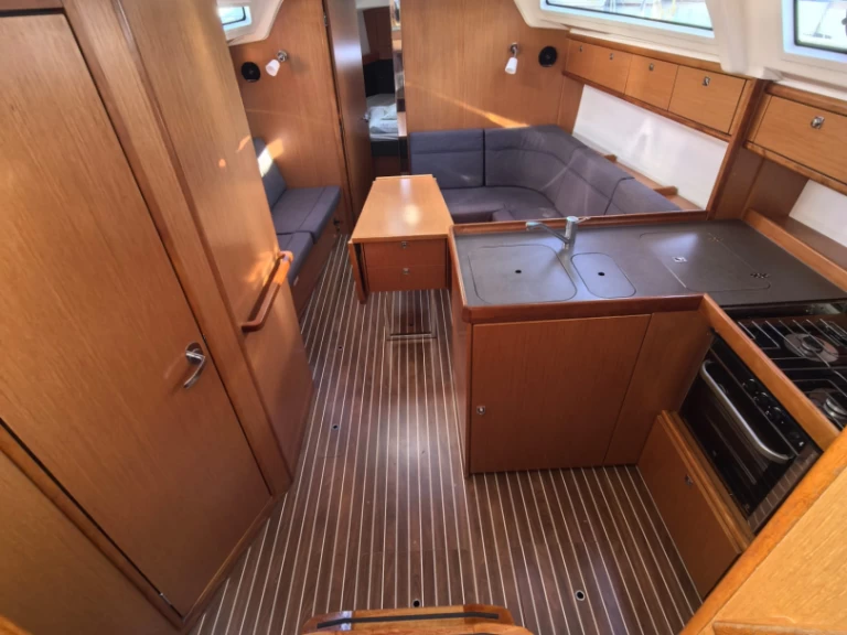 Louez un Bavaria Cruiser 37 à Punat