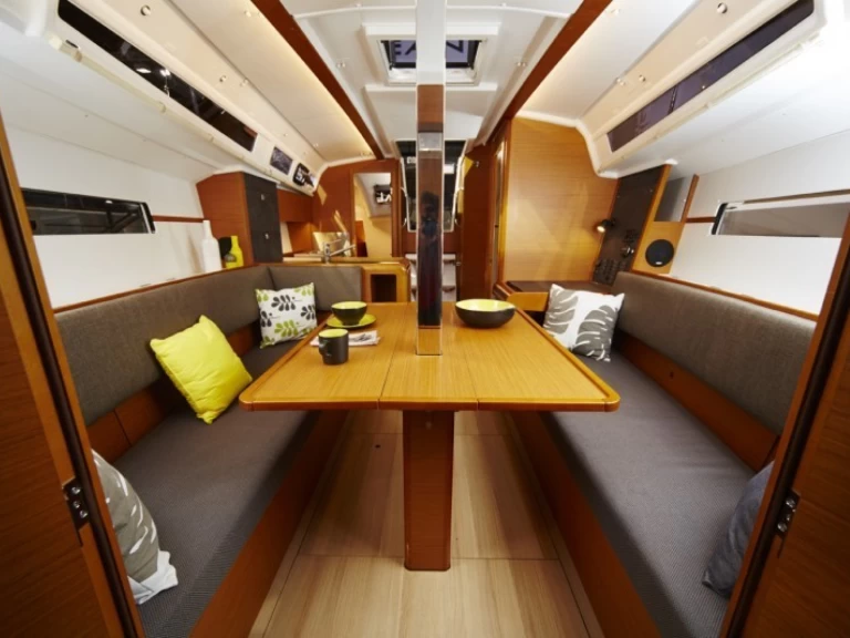 Location bateau Jeanneau Sun Odyssey 349 à Lefkáda sur Samboat