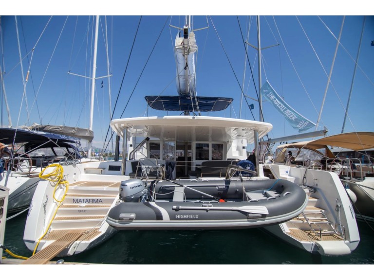 Catamaran à louer à Lávrio au meilleur prix