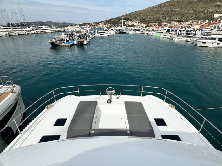 Louer Bateau à moteur avec ou sans skipper Fountaine Pajot à Seget Donji