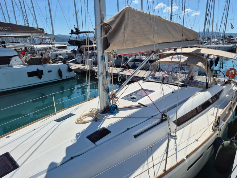 Louer Voilier avec ou sans skipper Jeanneau à Lefkáda