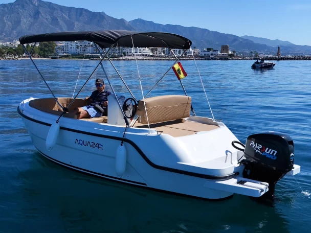 Location bateau Aqua24 515 à Marbella sur Samboat