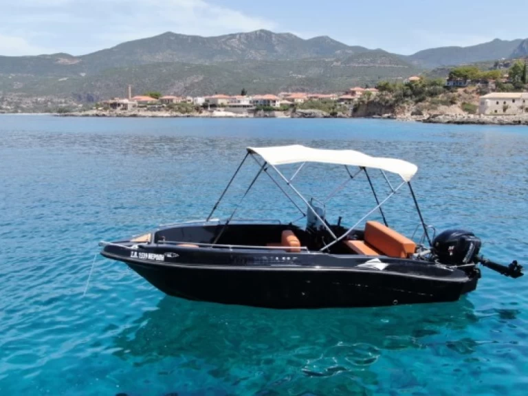 Bateau à moteur à louer à Kardamyli au meilleur prix