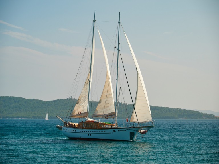 Yener-Yachts Queen of Adriatic a louer à Kaštel Gomilica