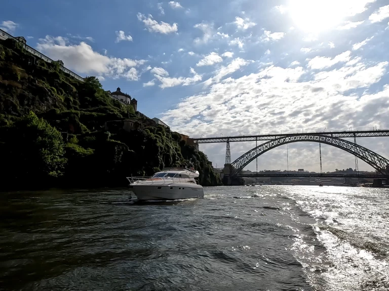 Location Bateau à moteur Exclusive Private Boat Tour with The Last		 avec permis