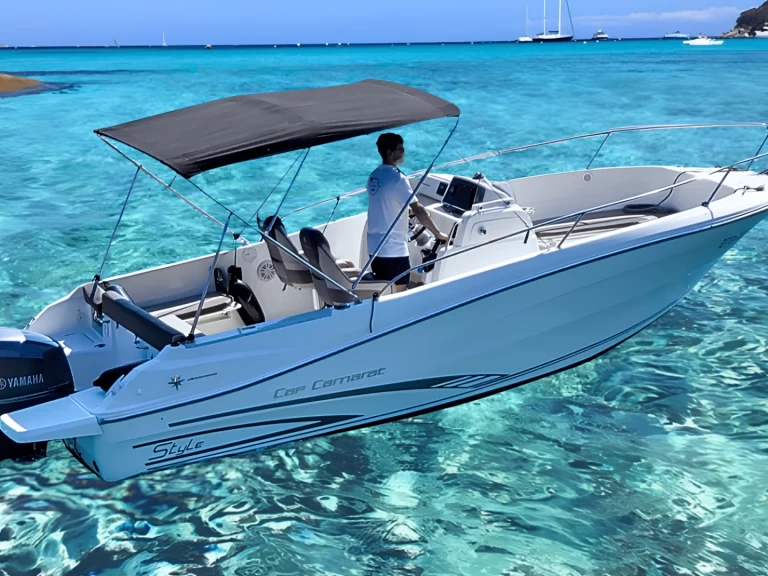 Location bateau Hyères pas cher Cap Camarat 7.5 Style
