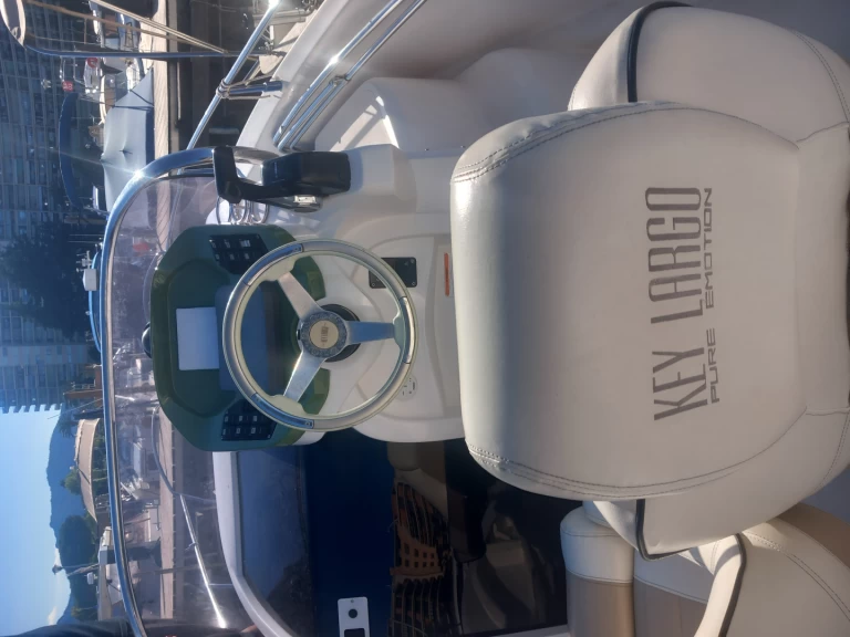 Location bateau Kay Kay largo 24 à Mandelieu-la-Napoule sur Samboat