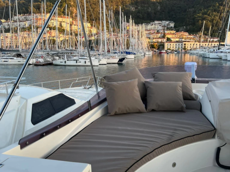 Bateau à moteur à louer à Göcek au meilleur prix