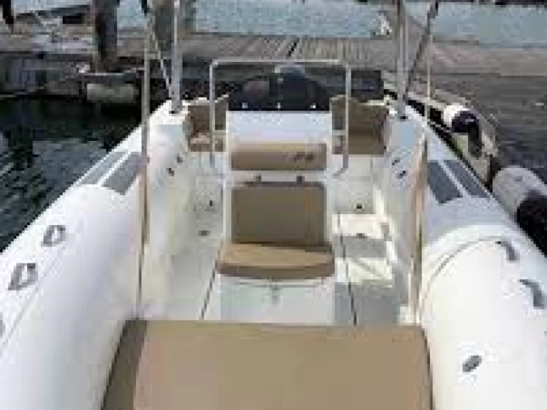 Location Semi-rigide Doriano Marine avec permis