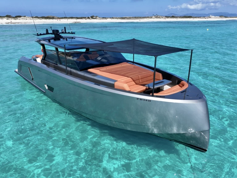 Louer Bateau à moteur avec ou sans skipper Vanquish à Ibiza (Ville)