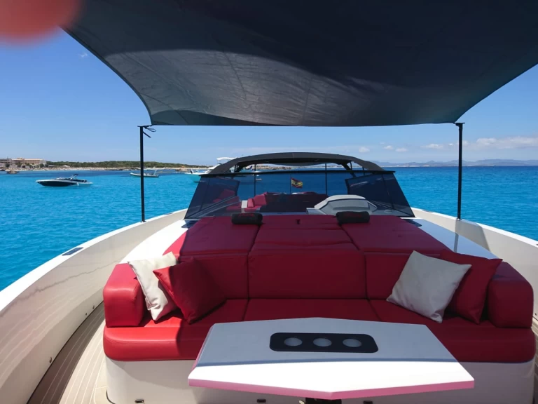 Louer Bateau à moteur avec ou sans skipper Vanquish à Ibiza (Ville)
