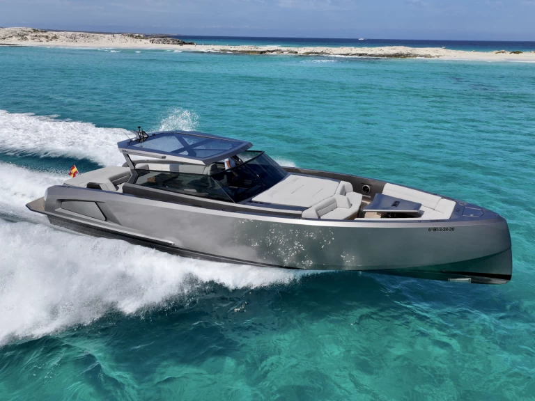 Louer Bateau à moteur avec ou sans skipper Vanquish à Ibiza (Ville)