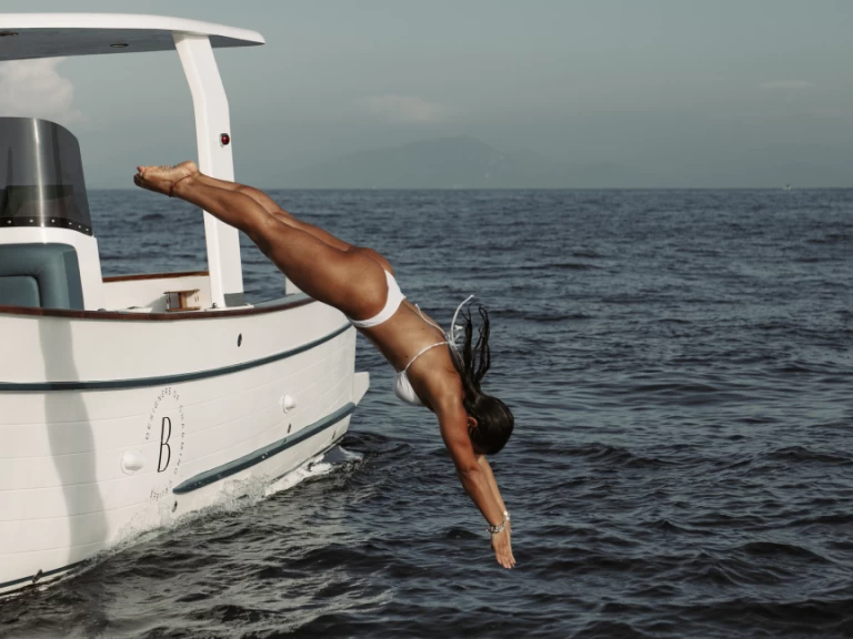 Louez un Gozzo FPJ FPT-F4AE0686*Q à Amalfi