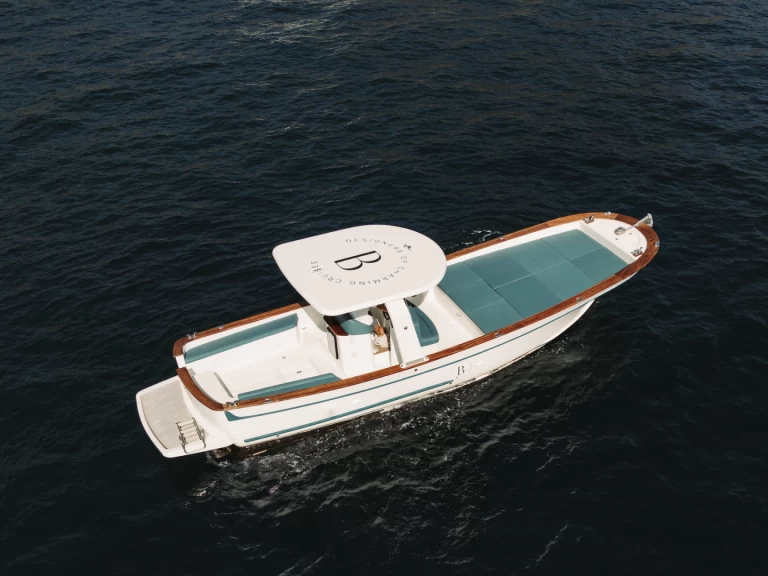 Louer Bateau à moteur avec ou sans skipper Gozzo FPJ à Amalfi