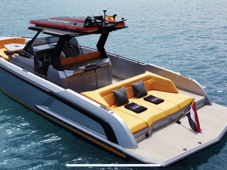 Louer Bateau à moteur avec ou sans skipper Vanquish à Ibiza (Ville)