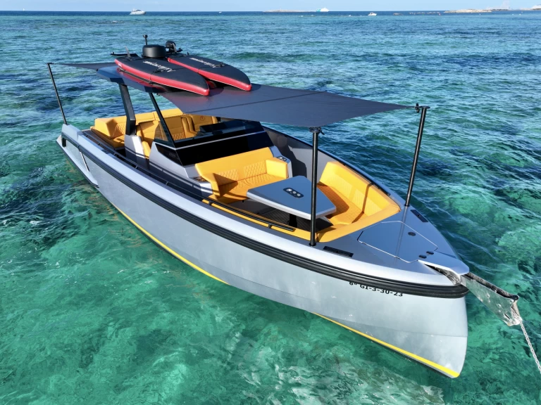 Louer Bateau à moteur avec ou sans skipper Vanquish à Ibiza (Ville)