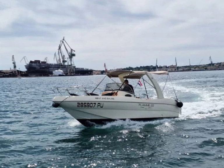 Location Bateau à moteur T.A.MARE avec permis