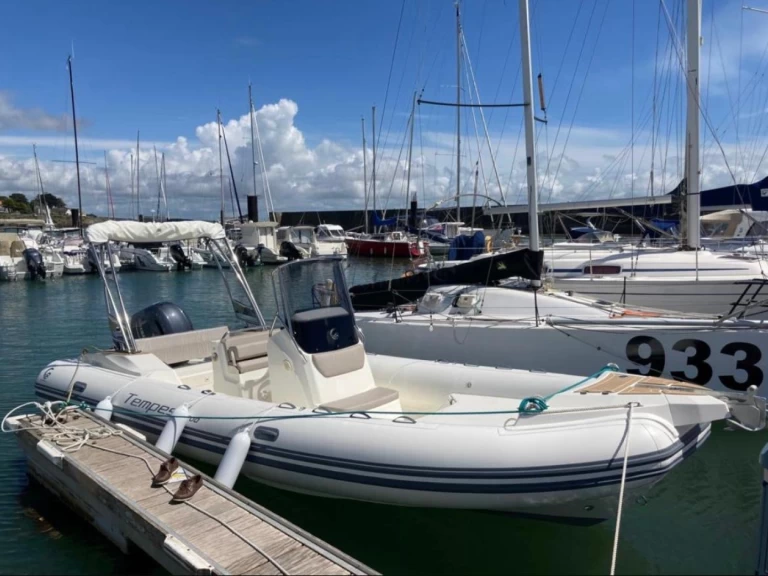Location bateau Arzon pas cher Tempest 700
