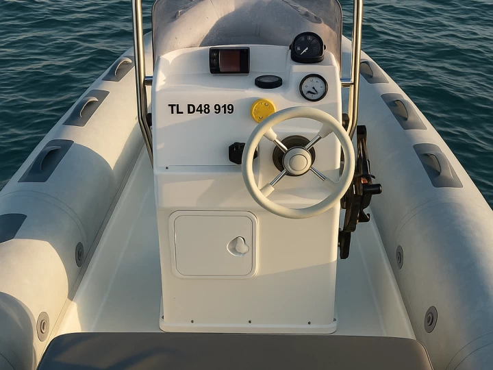 Louez un Bsc BSC 53 à Hyères