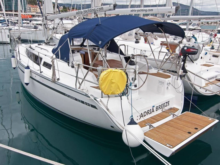 Louez un Bavaria Cruiser 33 à Split