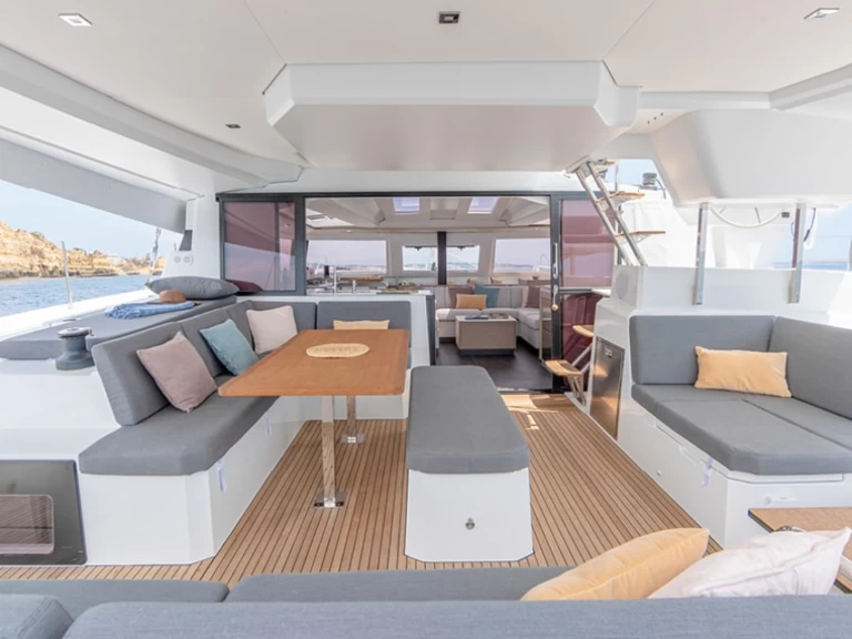 Location bateau Fountaine Pajot Elba 45 à Marseille sur Samboat