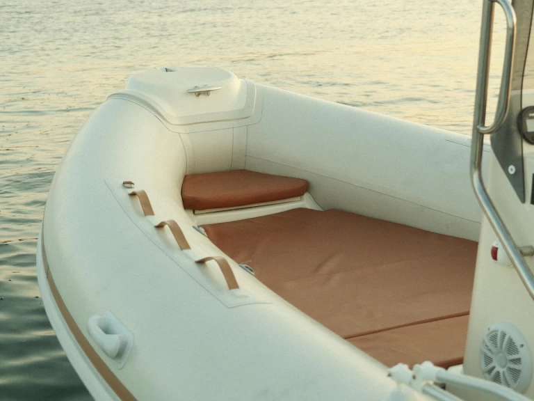 Louez un Ribmarine 585 à Porto Rotondo