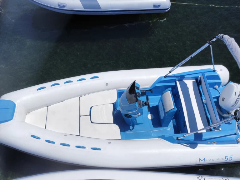 Semi-rigide à louer à Porto Rotondo au meilleur prix