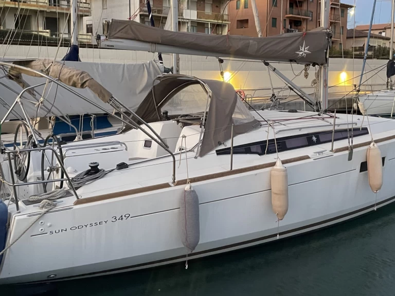 Location à Marina di Grosseto - Jeanneau Sun Odissey 349 sur SamBoat