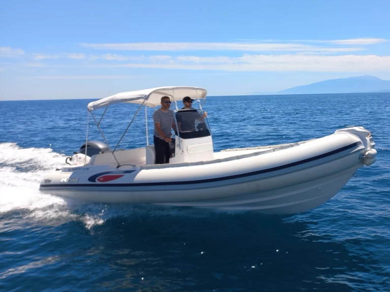 Location Semi-rigide Selva avec permis