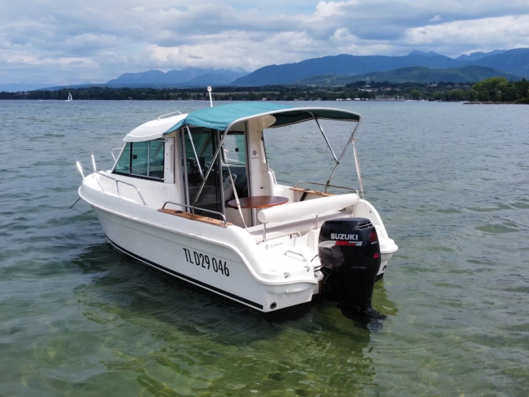 Louer Bateau à moteur avec ou sans skipper Jeanneau à Sciez