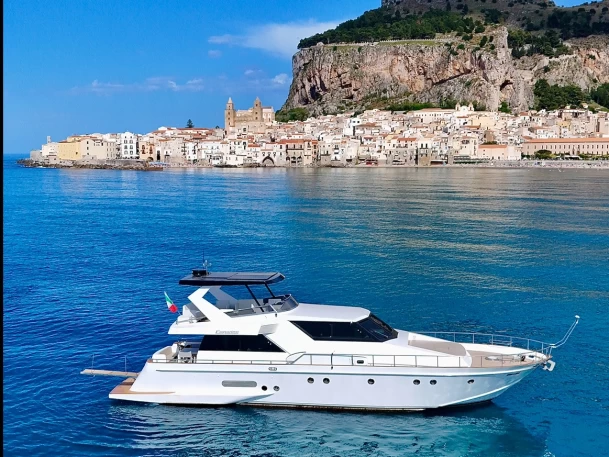 Louez un Canados 58 à Cefalù