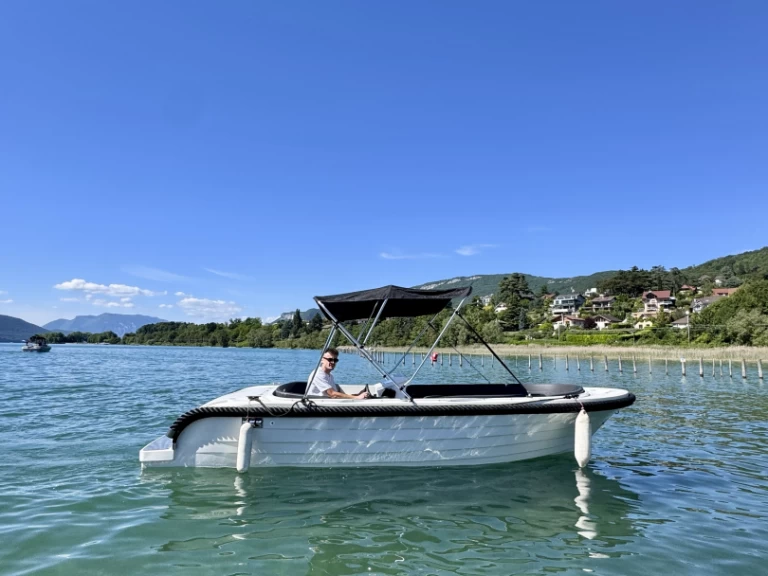 Bateau à moteur à louer à Aix-les-Bains au meilleur prix