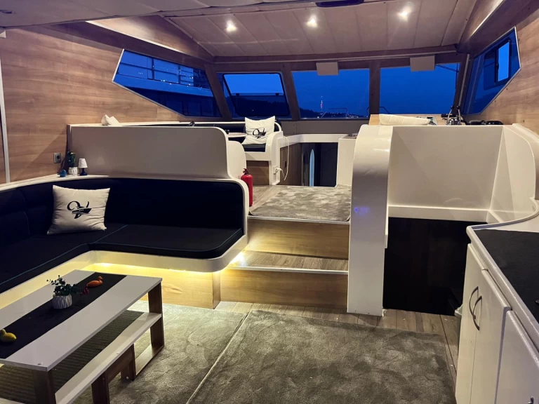 costom made  costom made a louer à Beşiktaş