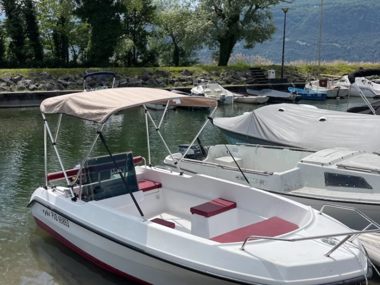 Bateau à moteur à louer à Aix-les-Bains au meilleur prix
