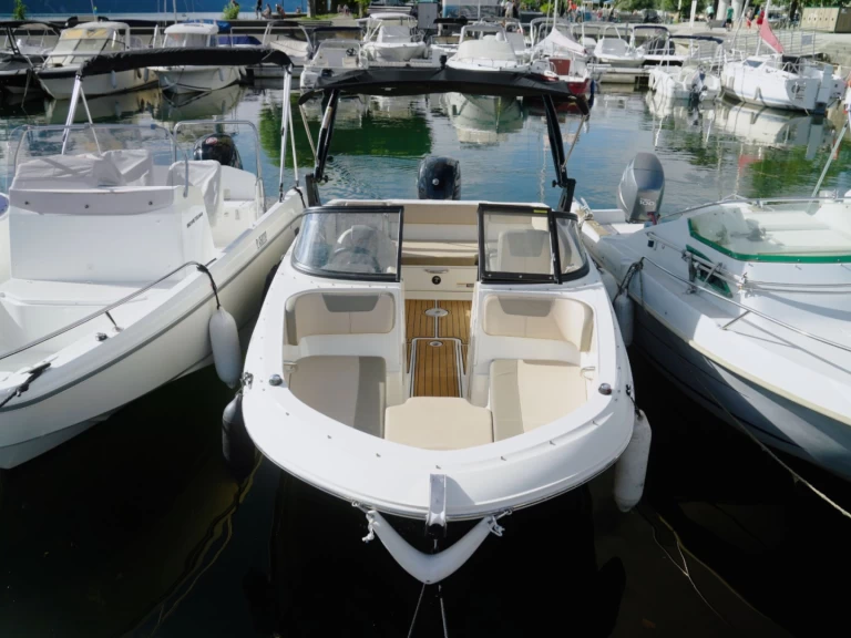 Location bateau Aix-les-Bains pas cher BAYLINER VR4