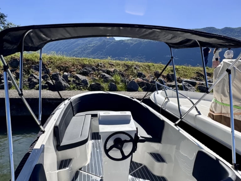 Bateau à moteur à louer à Aix-les-Bains au meilleur prix