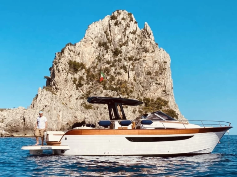 Mimi LIBECCIO 11 WALKAROUND a louer à Sorrento