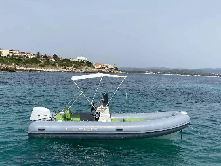 Louer Semi-rigide avec ou sans skipper Flyer à Porto di Alghero