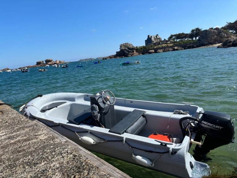 Bateau à moteur à louer à Trégastel au meilleur prix