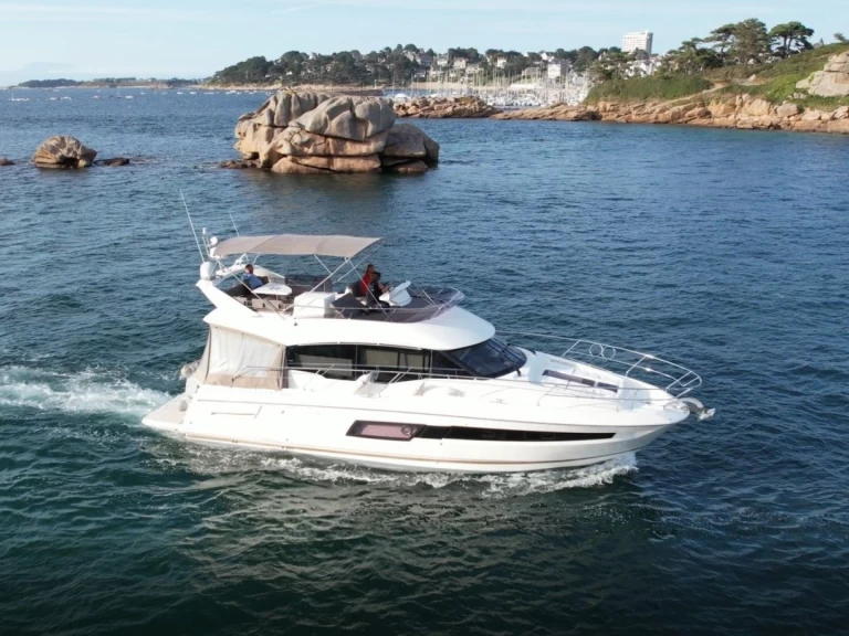 Location Bateau à moteur Jeanneau avec permis