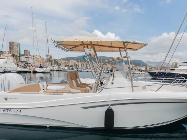 Location à Ajaccio - Bénéteau Cap Camarat 7.5 CC sur SamBoat