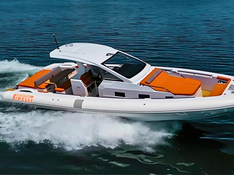 Location Semi-rigide à Naples - Pirelli 42 EFB