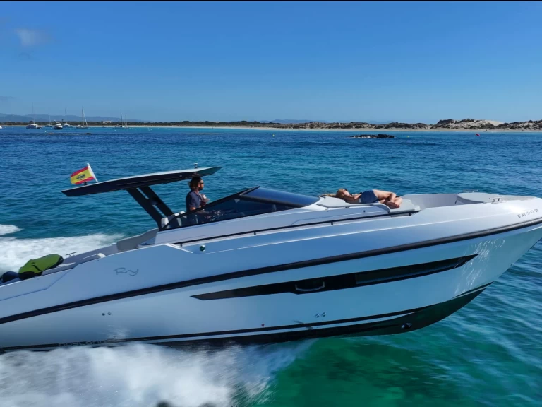 Bateau à moteur à louer à Ibiza (Ville) au meilleur prix