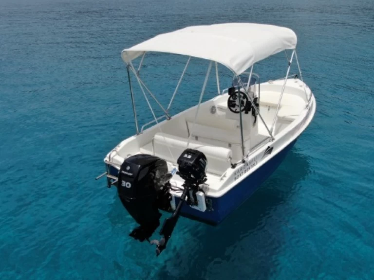 Bateau à moteur à louer à Kardamyli au meilleur prix