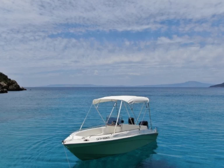 Bateau à moteur à louer à Kardamyli au meilleur prix