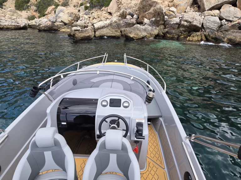 Location Bateau à moteur Aqua24 avec permis