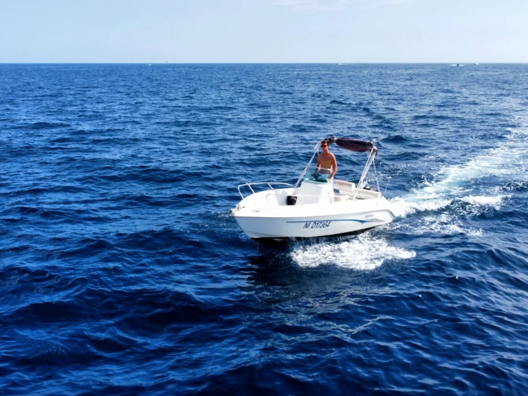 Bateau à moteur à louer à Mandelieu-la-Napoule au meilleur prix