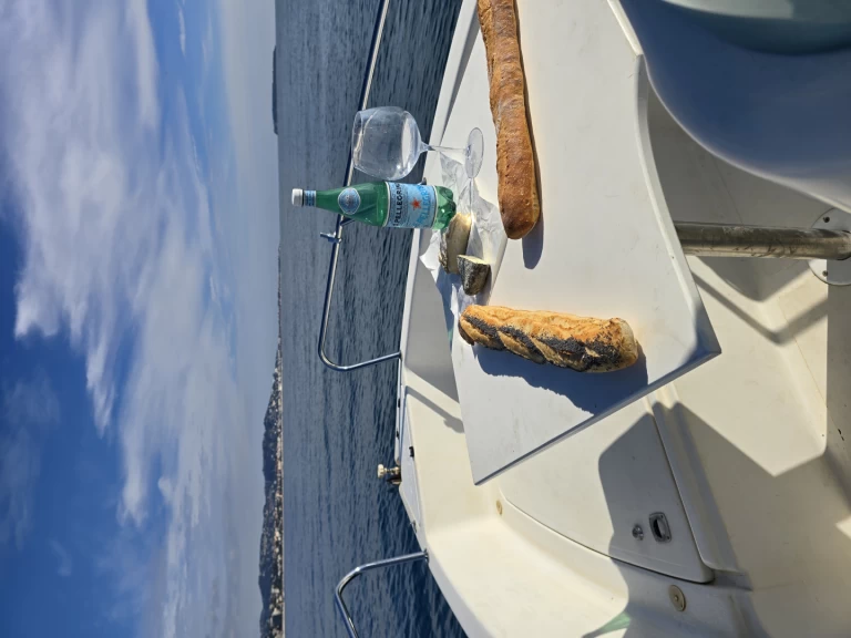 Location bateau Mandelieu-la-Napoule pas cher Aquamar 17